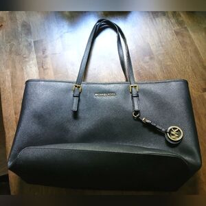 Michael Kohrs black shoulder purse